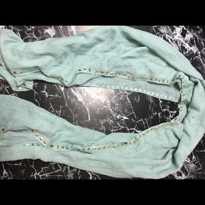 green scarf with gold studs✨